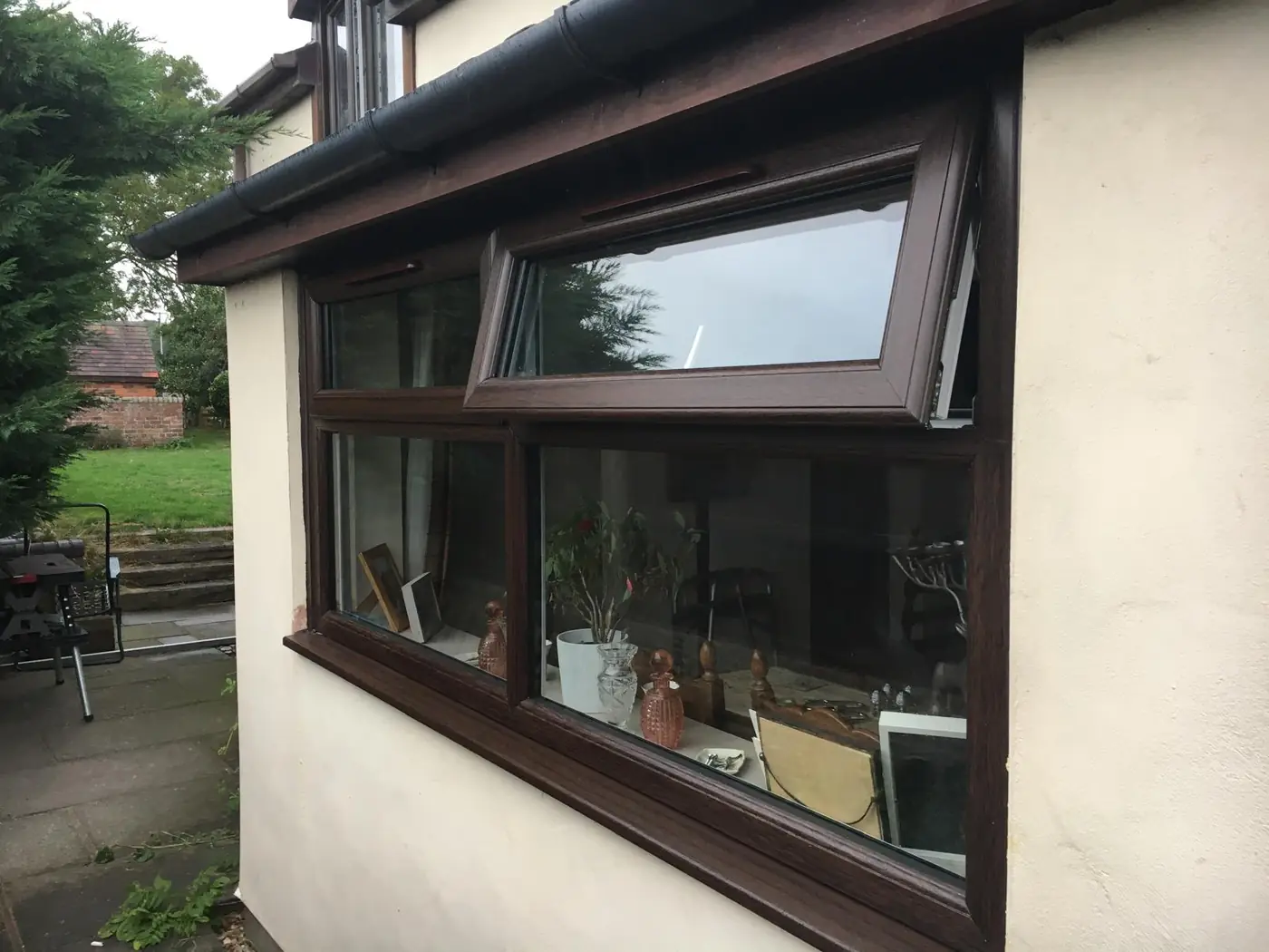 Dark frame picture window